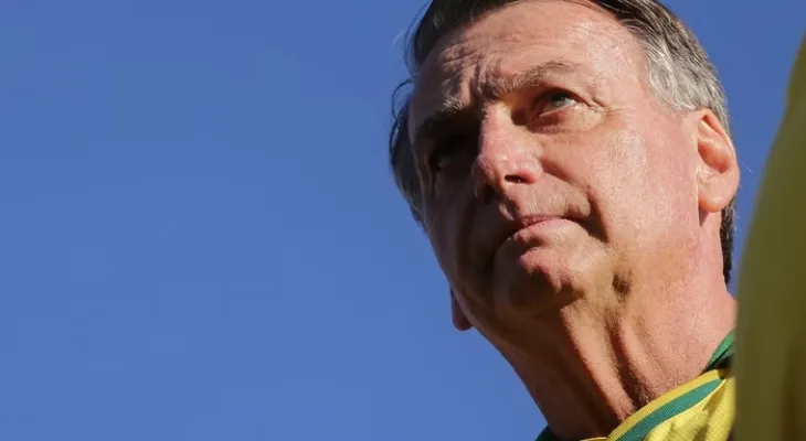 Defesa de Bolsonaro pede suspensão do processo sobre trama golpista e questiona acesso a provas