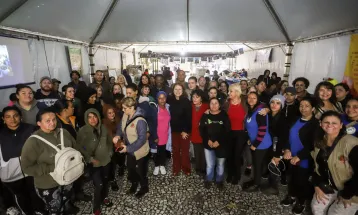 Catadores do Ecocidadão montam esteira e dão aula sobre separação de resíduos no Calçadão da XV