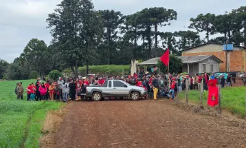 Famílias da FNL invadem fazenda em Quedas do Iguaçu; Polícia acompanha situação