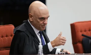 Advogado de Heleno faz pedido inusitado e arranca risos de Moraes