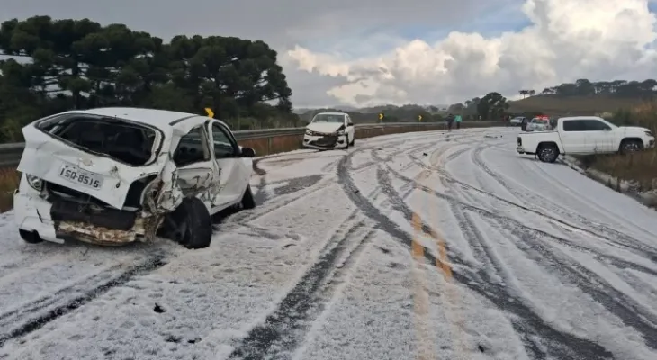 Chuva de granizo atinge São Joaquim e deixa estradas cobertas de branco