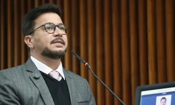 Líder da Oposição volta a cobrar explicações do Poder Executivo sobre contratos firmados com a Fapec