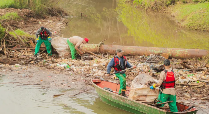 Secretaria de Meio Ambiente faz força-tarefa para limpeza de Rio Quati