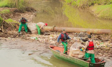 Secretaria de Meio Ambiente faz força-tarefa para limpeza de Rio Quati