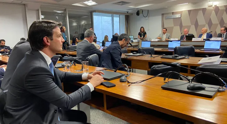 Prefeito de Curitiba defende municípios na Reforma Tributária e subsídio federal ao transporte gratuito de idosos