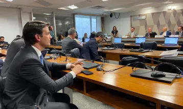 Prefeito de Curitiba defende municípios na Reforma Tributária e subsídio federal ao transporte gratuito de idosos