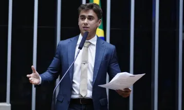Nikolas Ferreira inicia caminhada de Minas a Brasília em ato político