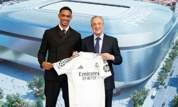 Alexander-Arnold é apresentado no Real Madrid