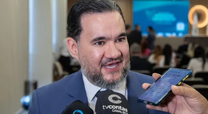 Juiz pede relatório sobre descontos em salário de desembargador