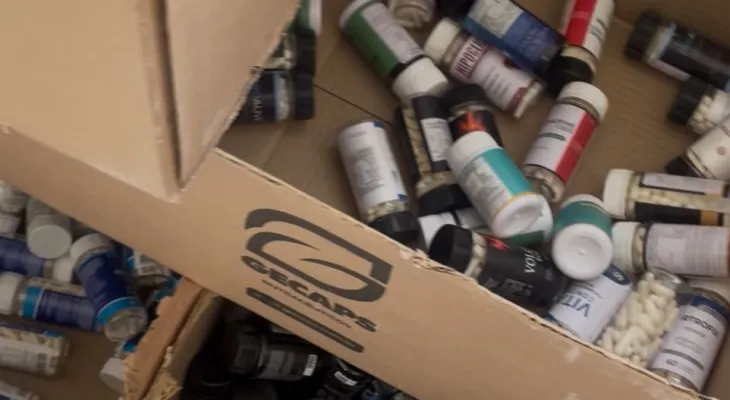 Polícia apreende 4 mil suplementos nutricionais falsificados e prende homem na RMC