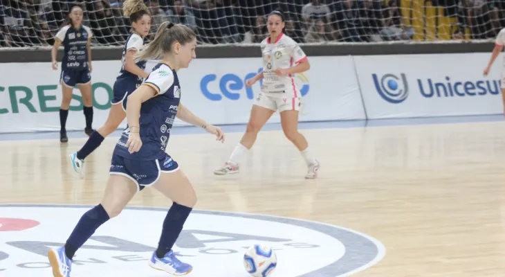Stein Cascavel defende a liderança contra a Female