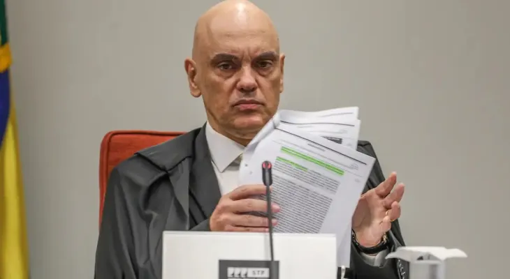 Moraes homologa acordo e suspende ação contra deputado réu por atos de 8 de janeiro