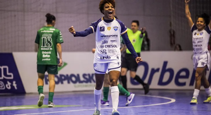 Stein Cascavel goleia Female fora de casa por 6x0 e segue na liderança da LFF