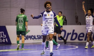 Stein Cascavel goleia Female fora de casa por 6x0 e segue na liderança da LFF