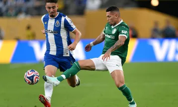 Palmeiras domina, mas estreia com empate no Super Mundial de Clubes