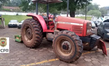 Trator furtado em Nova Santa Rosa é recuperado em Cascavel