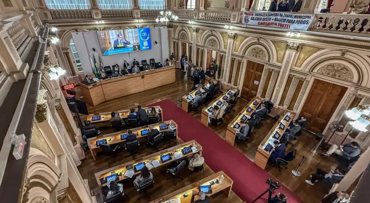 Vereadores de Curitiba querem abrir 70 novos cargos comissionados