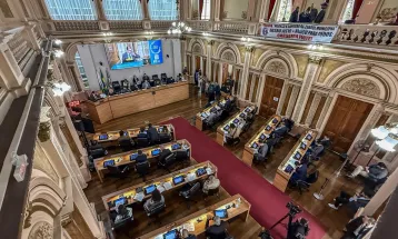 Vereadores de Curitiba querem criar 70 novos cargos comissionados