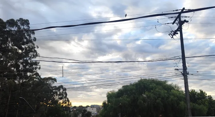 Terça-feira será de sol entre nuvens, friozinho pela manhã e vento moderado em Cascavel