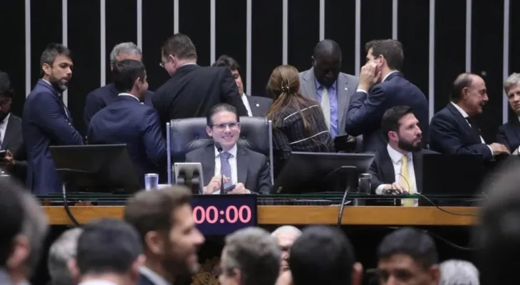 Câmara aprova urgência de projeto que derruba mudanças no IOF