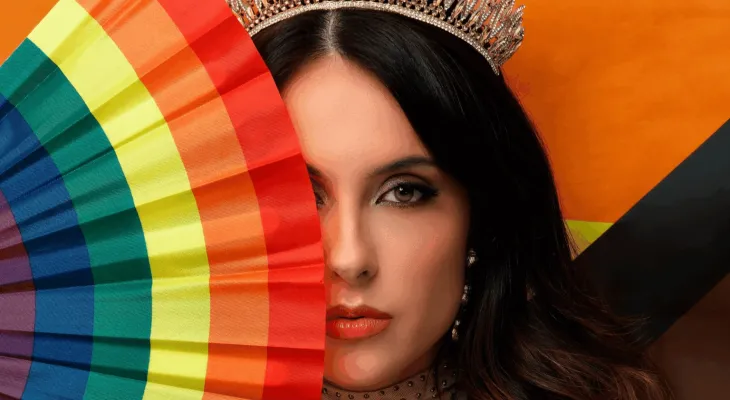 Primeira candidata lésbica do Miss Eco Brasil leva representatividade e quebra padrões no palco