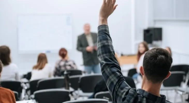 Professor receberá diferenças salariais decorrentes de redução da carga horária após doutorado
