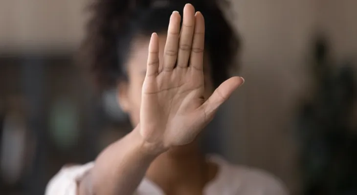 Governo Federal estipula mínimo de 8% das vagas em contratações públicas para mulheres vítimas de violência doméstica
