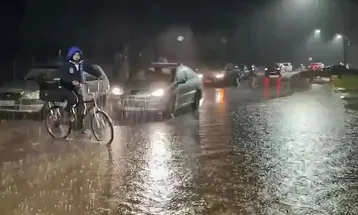 Chuva acima do esperado alaga ruas e causa transtornos em Canoas
