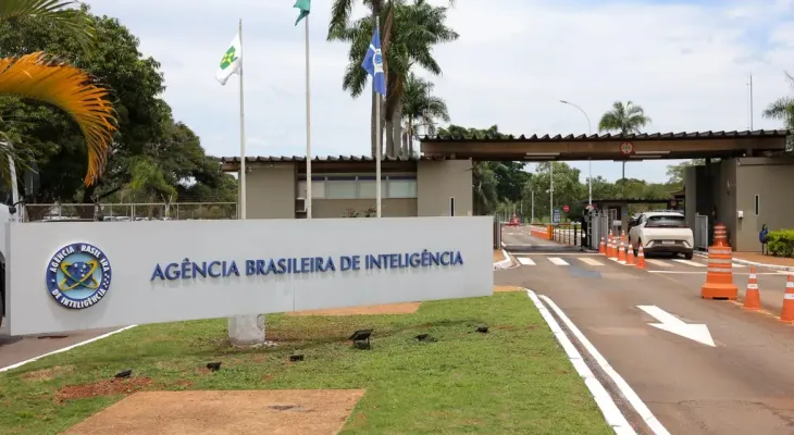PF indicia Carlos Bolsonaro e Ramagem no inquérito da “Abin Paralela”