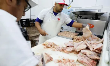 China suspende proibição de compra de carne de frango do Brasil