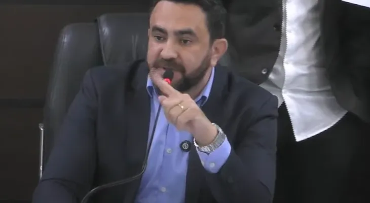 Clima esquenta em audiência pública sobre educação;