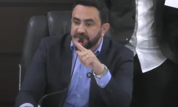 Clima esquenta em audiência pública sobre educação; "Você talvez seja doente"