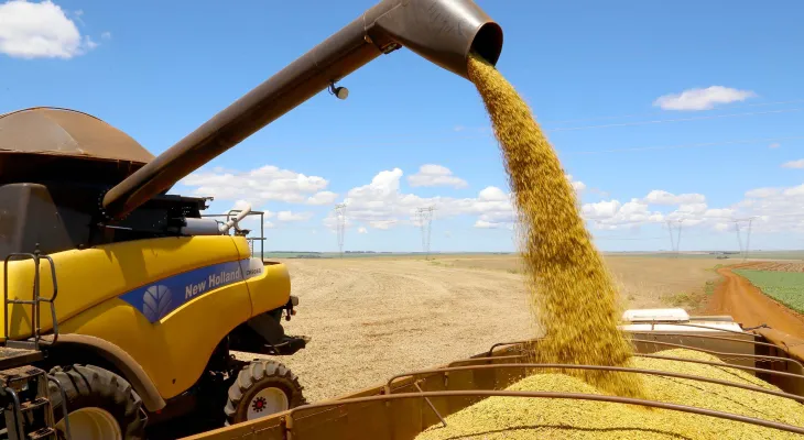 Impulsionada pelo agro, balança comercial acumula alta de 32% em 2026