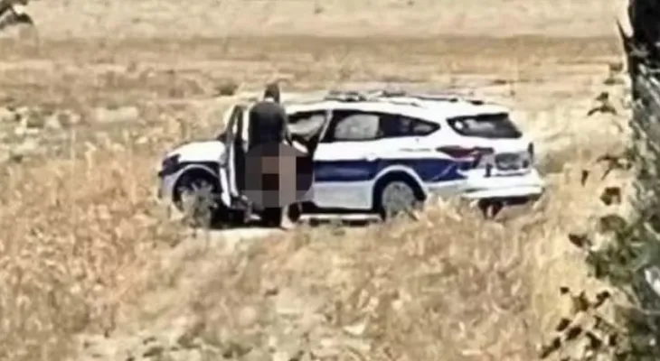 Policiais são flagrados fazendo sexo com a ajuda de viatura em plena luz do dia