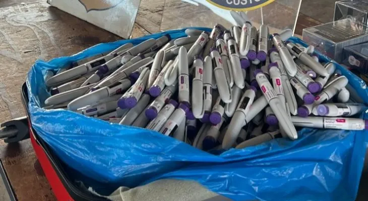 Receita e PF apreendem canetas de medicamento injetável usado para emagrecimento