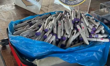 Receita e PF apreendem canetas de medicamento injetável usado para emagrecimento