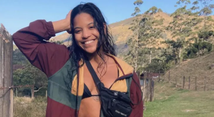Brasileira que caiu em vulcão na Indonésia continua desaparecida; resgate foi interrompido, diz família