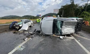 Engavetamento com três veículos na BR-101 termina com morte de mulher