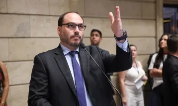 Carlos diz que Bolsonaro prepara lista de aliados para eleições