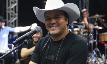 Quem é o padre que receberá quase R$ 1 milhão por shows em São João