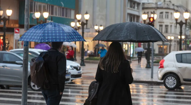 Segunda-feira terá frio, chuva e grande diferença de temperatura no Paraná