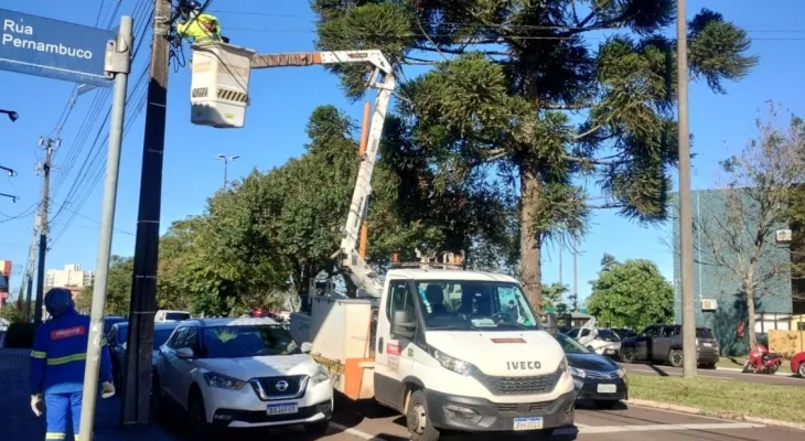 Copel inicia operação para retirar fios soltos e irregulares em Cascavel