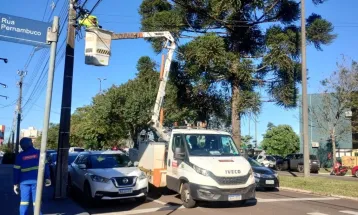 Copel inicia operação para retirar fios soltos e irregulares em Cascavel