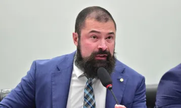 Comissão aprova projeto que reduz para 18 anos a idade mínima para compra de arma de fogo