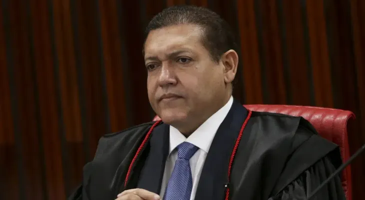 Nunes Marques inicia último voto sobre responsabilização das redes