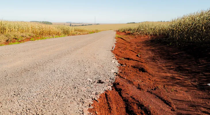 AVANÇO NA ÁREA RURAL: Obra na Estrada San Martin, em Sede Alvorada, já está 70% concluída