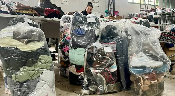 Campanha do Agasalho da Prefeitura de Curitiba ultrapassa 100 mil peças arrecadadas