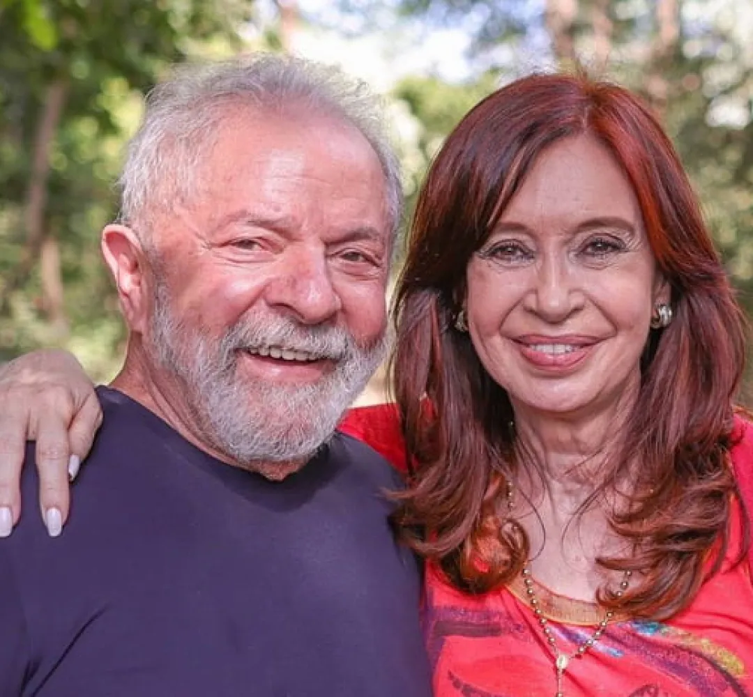 Lula aguarda autorização judicial para visitar Cristina Kirchner durante viagem à Argentina