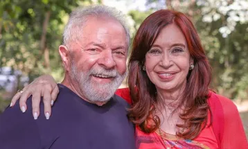 Lula aguarda autorização judicial para visitar Cristina Kirchner durante viagem à Argentina