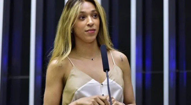 Pastor é indiciado por crime de homotransfobia contra Erika Hilton